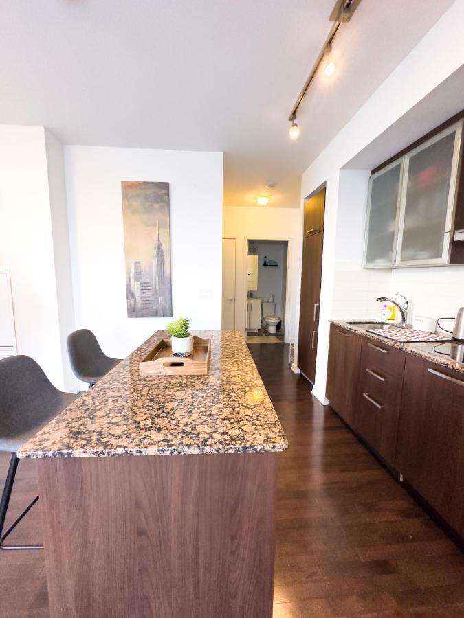 Luxury 2 Bedrooms With Lakeview Cn Tower Entertainment District Rogers Centre Торонто Екстер'єр фото