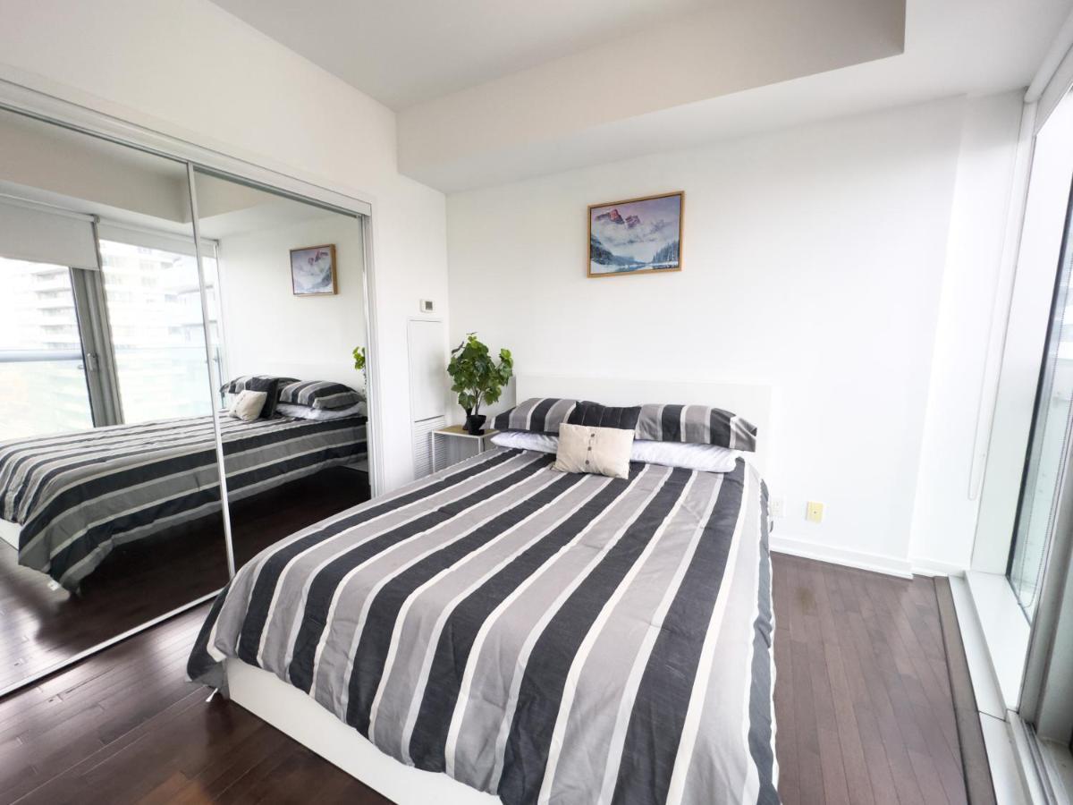 Luxury 2 Bedrooms With Lakeview Cn Tower Entertainment District Rogers Centre Торонто Екстер'єр фото