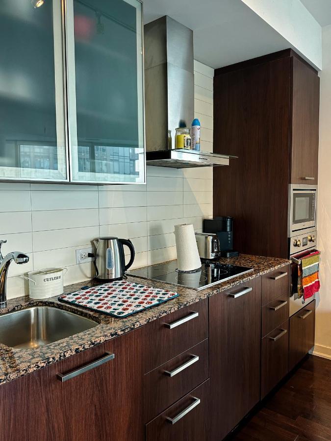 Luxury 2 Bedrooms With Lakeview Cn Tower Entertainment District Rogers Centre Торонто Екстер'єр фото